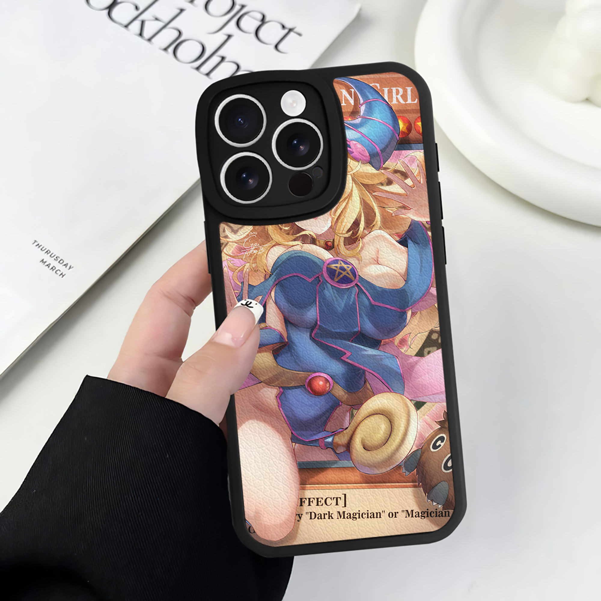 （画像用） 遊☆戯☆王 Yu-Gi-Oh! 【iPhone 16シリーズ対応】シリコンスマホケース（レザー調） 材質：シリコン